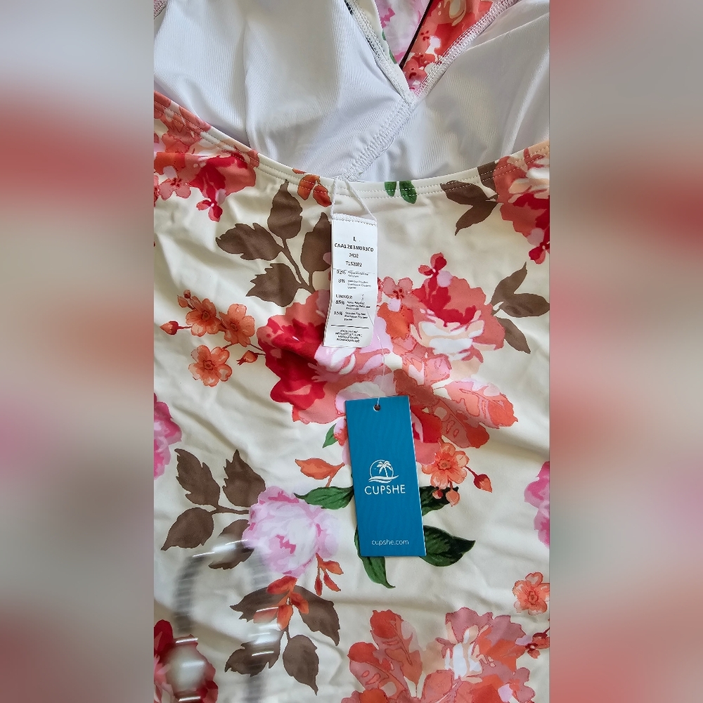 Cupshe Floral Swimsuit - Soft Bloom Halterneck One-Piece Tummy Control - Picture 4 of 5